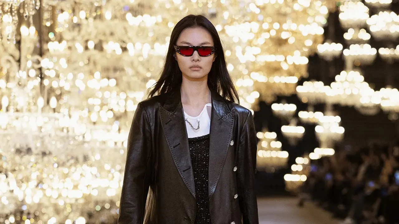 Gaya Gothic hingga Check Pattern Bakal Jadi Tren Fashion 2022