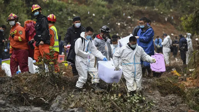 Pencarian Korban dan Puing Pesawat China Eastern Airlines Terus Berlanjut