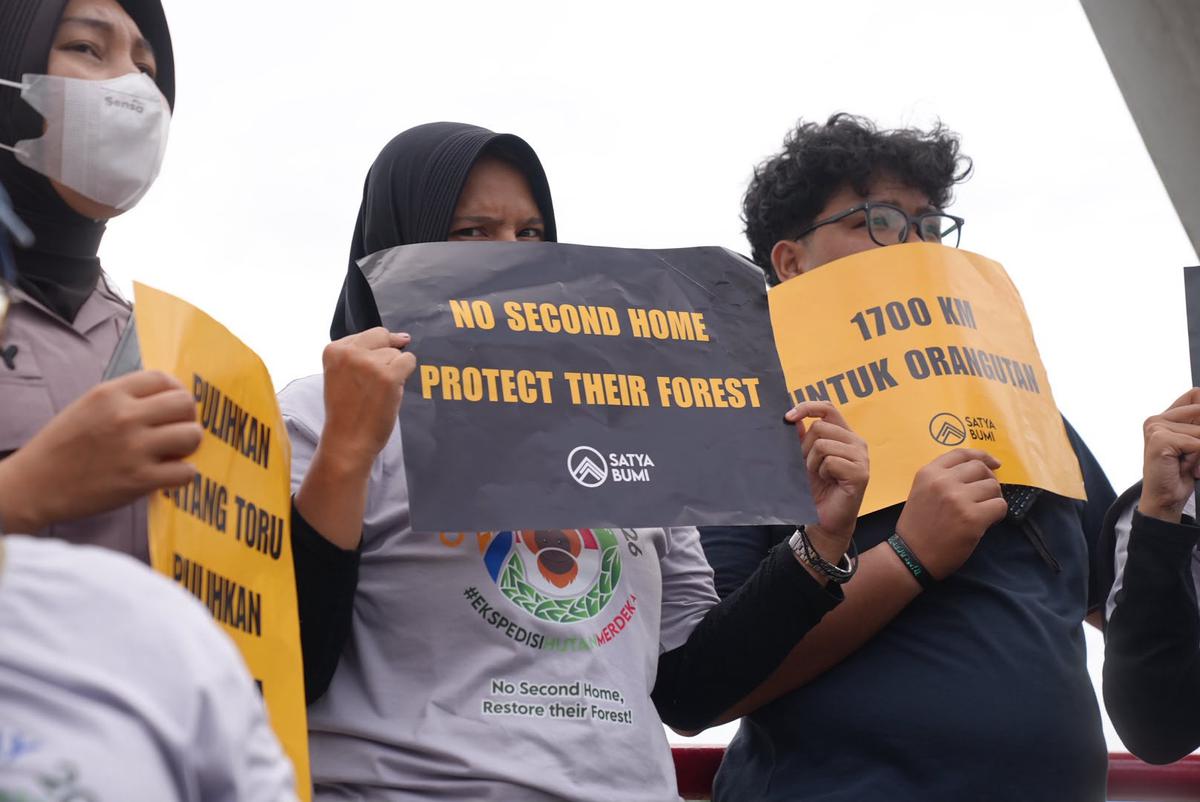 Aksi Damai Serukan Perlindungan Hutan Batang Toru