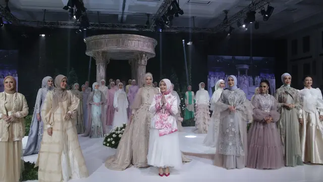 Koleksi Ayu Dyah Andari di Peragaan Tunggal Perdana dalam 11 Tahun Berkarya