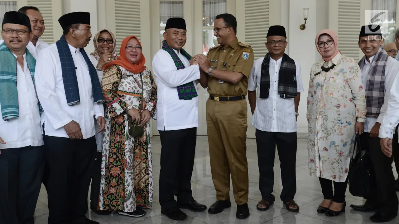 Keakraban Anies Baswedan dan Wali Kota Bekasi di Balai Kota