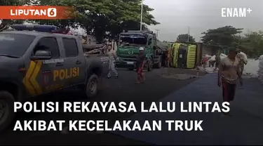Kecelakaan truk trailer terjadi di jalur Pantura Widasari, Indramayu, pada  Rabu (17/1/2024). Truk tersebut terguling dan menutup ruas jalur pantura arah Cirebon