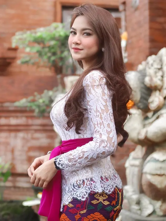 7 Potret Mahalini Raharja, Calon Dokter Gigi yang Jadi Peserta Indonesian Idol