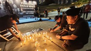 Panggung Rindu Menanti Kabar Lima Jurnalis