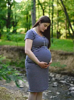 ilustrasi hamil/Photo by Christian Bowen on Unsplash