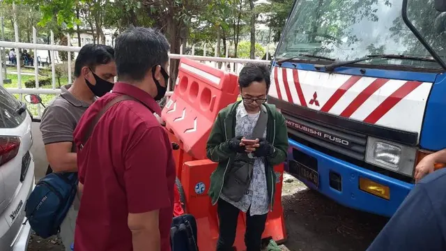 Bawa senjata tajam