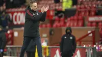 Manajer Manchester United Ralf Rangnick merayakan kemenangan atas Crystal Palace pada laga lanjutan Liga Inggris di Old Trafford, Minggu, 5 Desember 2021. MU menang 1-0. (AP Photo/Jon Super)