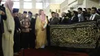 Dari seluruh hadiah yang diberikan, sebagian ada yang diberikan langsung oleh Raja Salman, atau melalui pihak Kerajaan Arab Saudi.