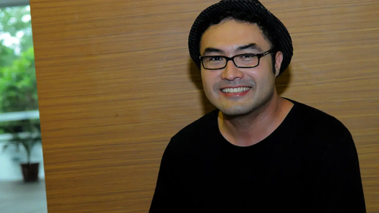 Istri Hamil, Surya Saputra Mewek