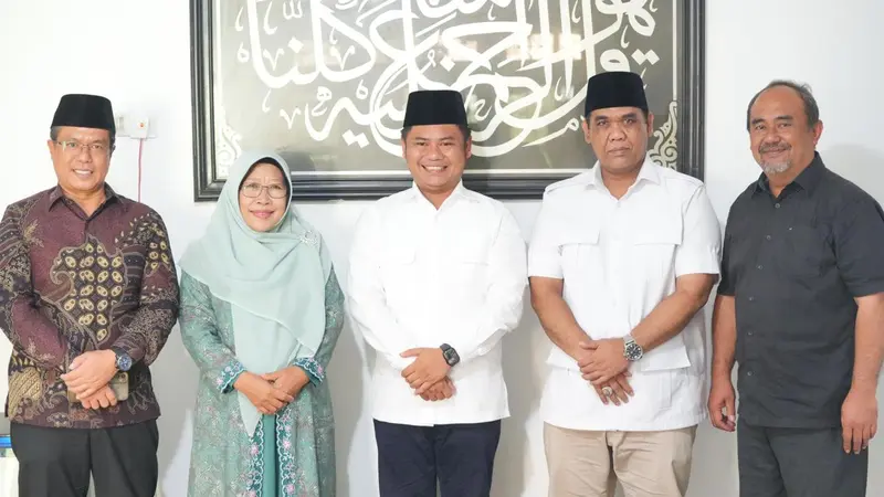 Bakal pasangan calon Bupati dan Wakil Bupati Kabupaten Tegal Ischak Maulana Rohman-Ahmad Kholid secara khusus menemui Hj Umi Azizah yang merupakan Bupati Tegal periode 2019-2024 jelang Pilkada Tegal 2024.