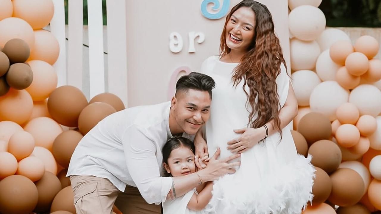 Potret Gender Reveal Anak Kedua Siti Badriah, Kompak Pakai Baju Serasi dengan Krisjiana dan Xarena