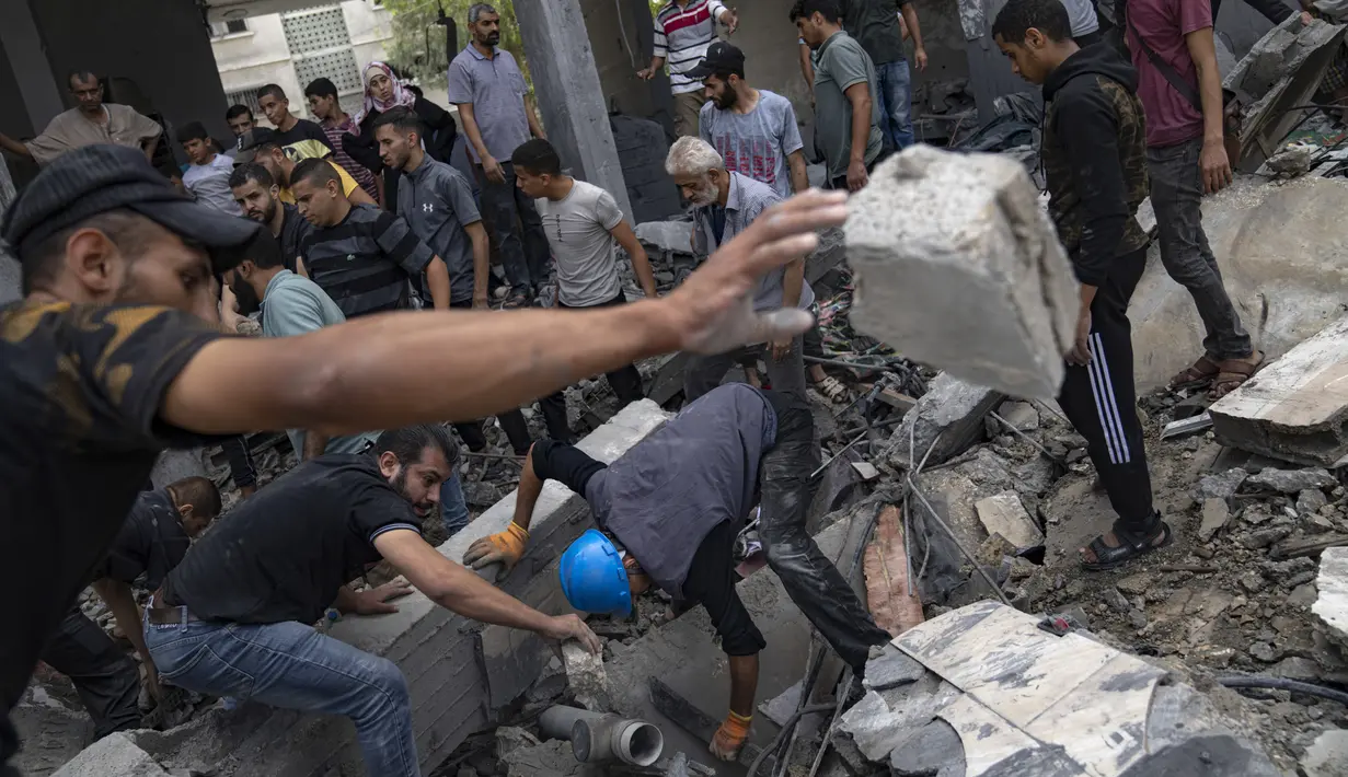 Perang ini telah menyebabkan lebih dari 1.400 orang di Israel tewas, serta lebih dari 4.100 warga Palestina, menurut Kementerian Kesehatan Gaza yang dikelola Hamas. (AP Photo/Fatima Shbair)