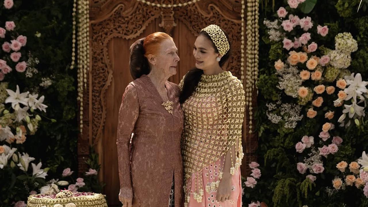 Prosesi Siraman Luna Maya