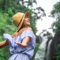 Destinasi Asia menyuguhkan keindahan alam yang memukau dan membuat kenangan indah setiap langkah. (Foto: Freepik/pvproductions)