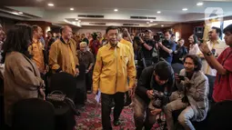 Ketua Dewan Pembina Partai Hanura Wiranto bersiap memberikan keterangan terkait kisruh Partai Hanura di Jakarta, Rabu (18/12/2019). Dalam penjelasannya, Wiranto menyatakan mundur dari Pembina Partai Hanura demi menghindari konflik dengan pengurus Partai. (Liputan6.com/Faizal Fanani)