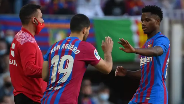 Foto: Dua Debutan Cetak Gol, Laga El Clasico Jilid Satu Musim 2021 / 2022 Jadi Milik Real Madrid usai Bungkam Barcelona 2-1