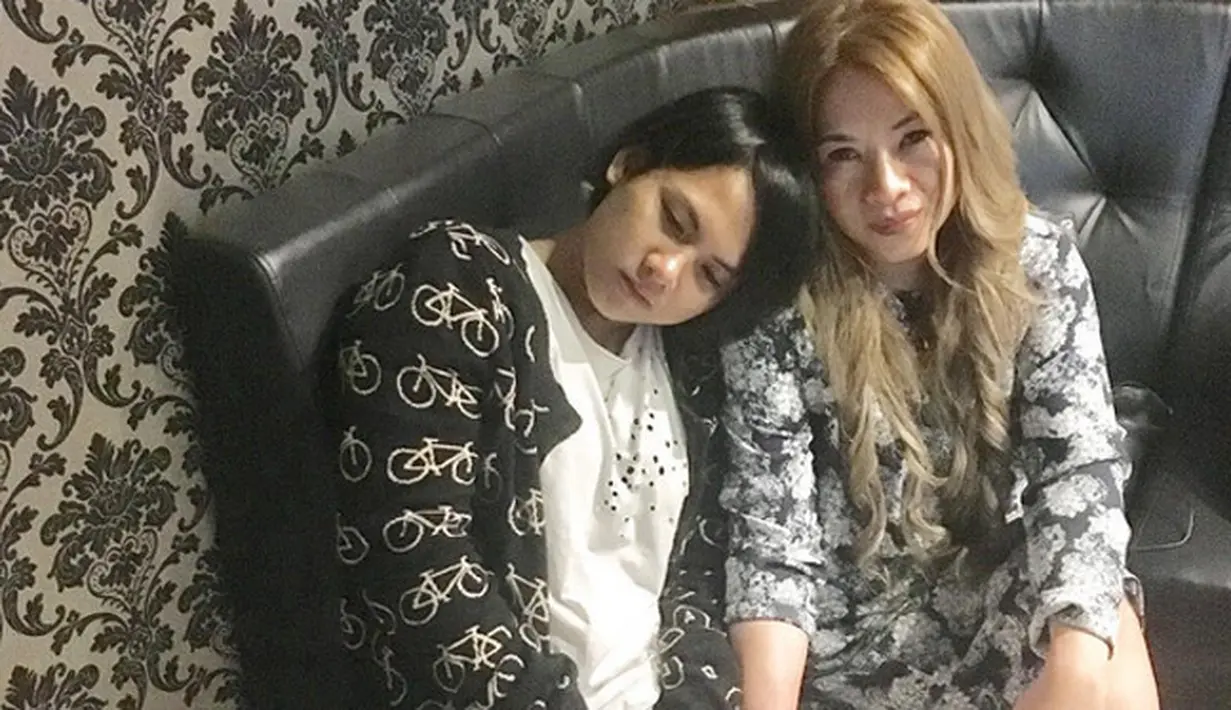 Rumah tangga Aming dan Evelyn tengah di ujung tanduk. Komedian itu ingin mengakhiri rumah tangganya yang dibangun sejak sembilan bulan silam, Aming mengajukan cerai ke Pengadilan Agama Jakarta Selatan. (Instagram/ev0124)