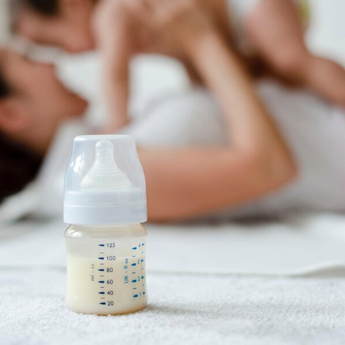 Ilustrasi Bayi Minum Susu