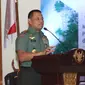 Panglima TNI Jendral Gatot Nurmantyo memberi sambutan saat Hari Tata Ruang Nasional 2017 di Jakarta, Selasa (14/11). Kementerian ATR/BPN mendorong pemanfaatan ruang melalui penerbitan sertifikat pendayagunaan tanah terlantar. (Liputan6.com/Angga Yuniar)