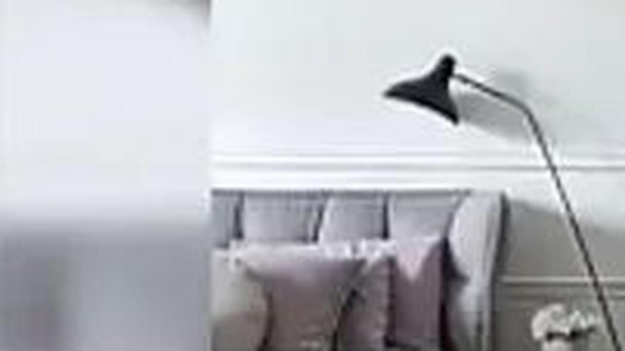 Terdiri dari lima kamar dengan gaya alami.
