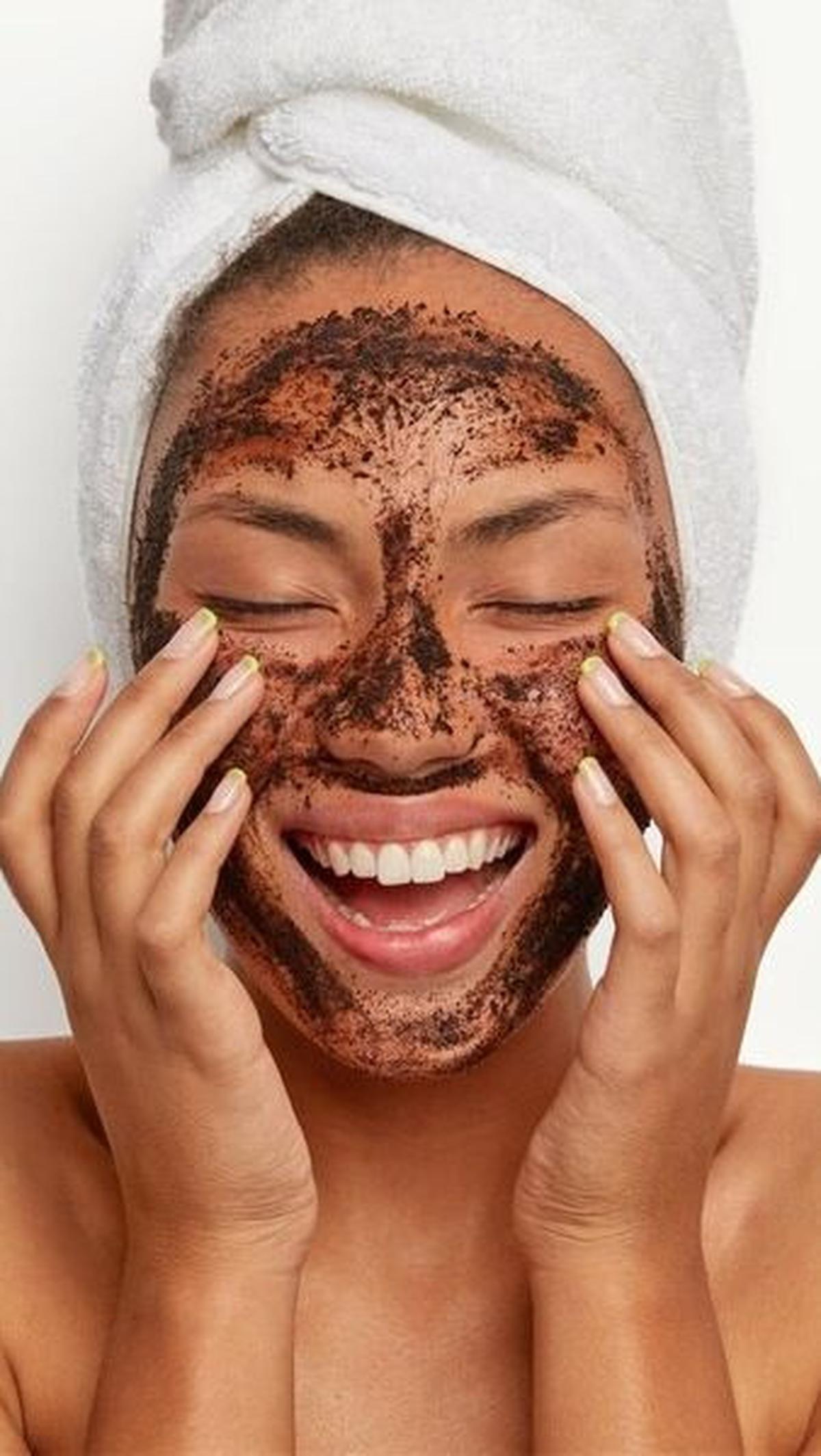 Selalu ingat untuk menggunakan produk ini secara rutin dan konsultasikan dengan ahli kulit jika Anda memiliki kondisi kulit sensitif. Dengan perawatan yang tepat, kulit sehat dan cerah bukan lagi impian.