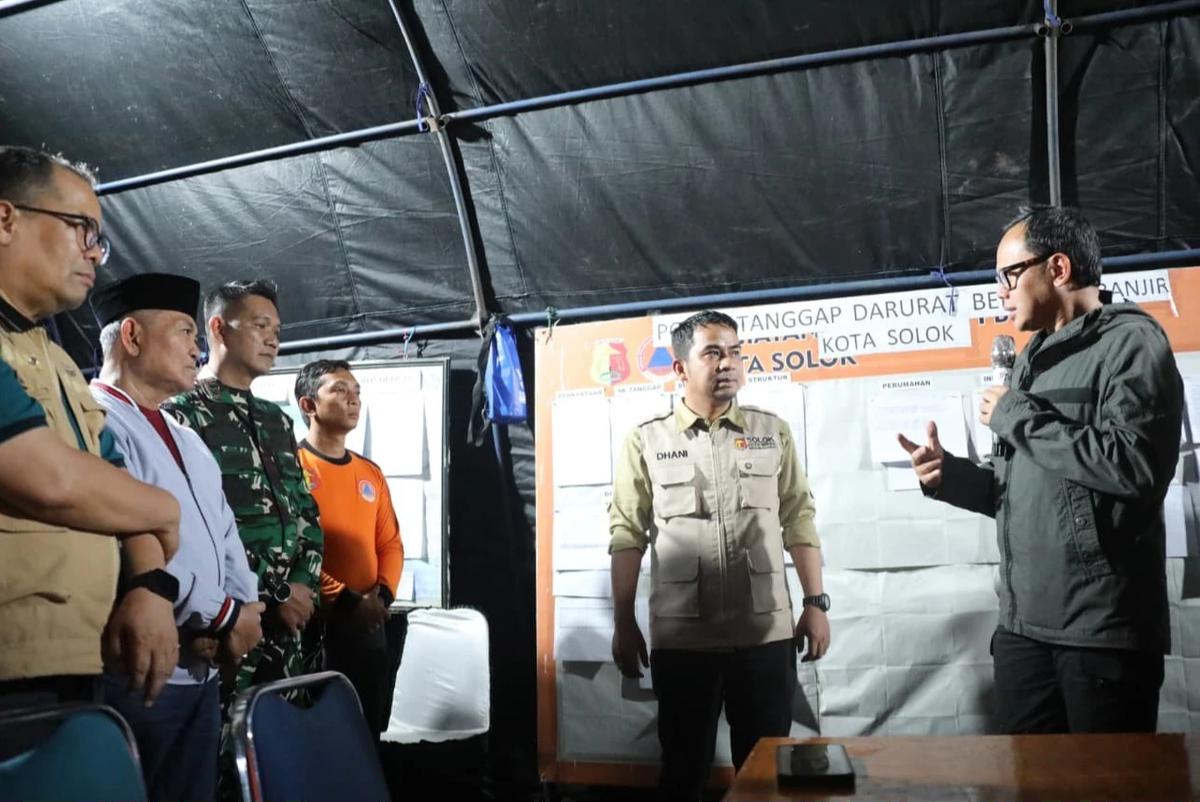 Wamendagri Bima Arya Tinjau Penanganan Banjir di Kabupaten Solok