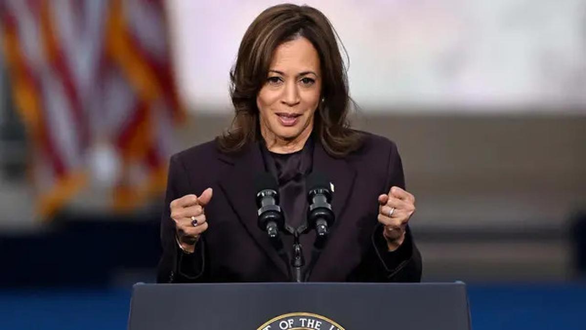 Tampil Perdana Usai Pilpres AS 2024, Kamala Harris Akui Kemenangan Donald Trump