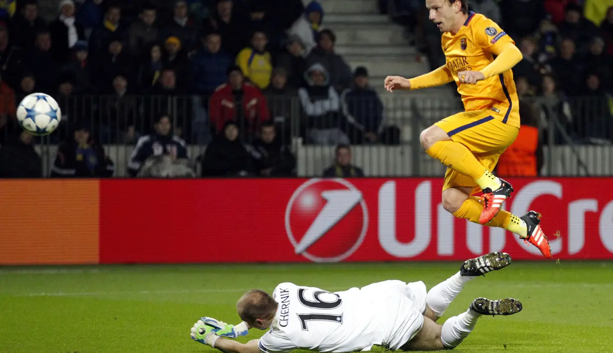 Ivan Rakitic mencetak gol ke gawang BATE Borisov dalam laga Grup E Liga Champions di Borisov Arena, Belarus, Rabu (21/10/2015) dini hari WIB(EPA/Tatyana Zenkovich)