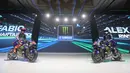 Acara peluncuran yang digelar pada Rabu (21/1/2026) ini dihadiri langsung oleh duet pembalap andalan mereka, Fabio Quartararo dan Alex Rins. Tampak dalam foto, duet pembalap Monster Energy Yamaha, Fabio Quartararo (kiri) dan Alex Rins saat tampil pada perkenalan motor baru Yamaha untuk mengarungi MotoGP 2026 di Jakarta, Rabu (21/1/2026). (Bola.com/M Iqbal Ichsan)