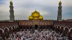 Ribuan umat Islam saat melaksanakan salat Idul Fitri 1447 Hijriah di Mesjid Kubah Emas, Depok, Jawa Barat, Sabtu (21/3/2026). (merdeka.com/Arie Basuki)