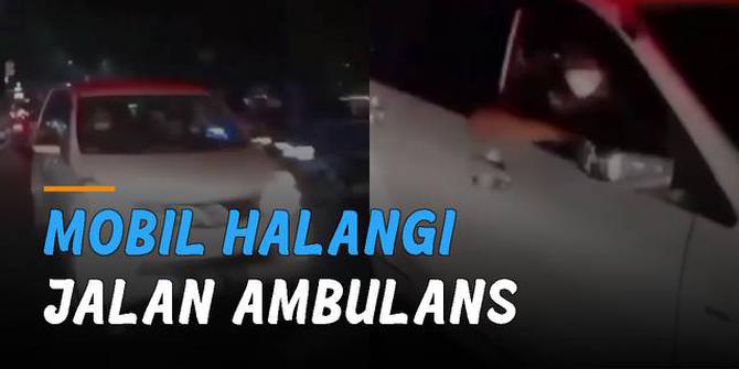 VIDEO: Ambulans Lawan Arus, Pengendara Mobil Lain Tak Berikan Jalan