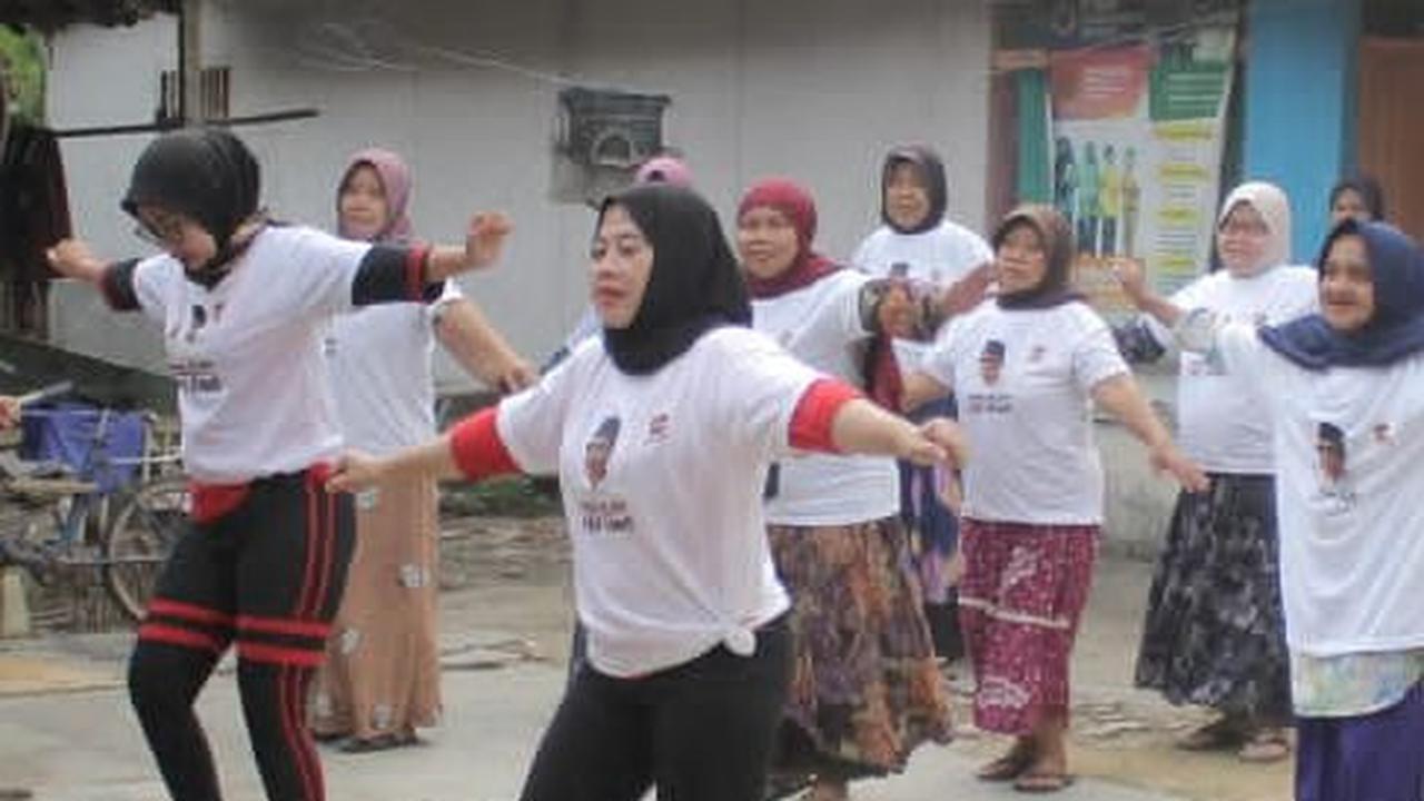Bagi-Bagi Sembako dan Senam Sehat Relawan Mas Bowo Bikin Warga Pangandaran Ceria