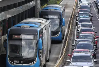 Penambahan rute juga untuk mengakomodir pengguna angkutan umum. (Liputan6.com/Angga Yuniar)