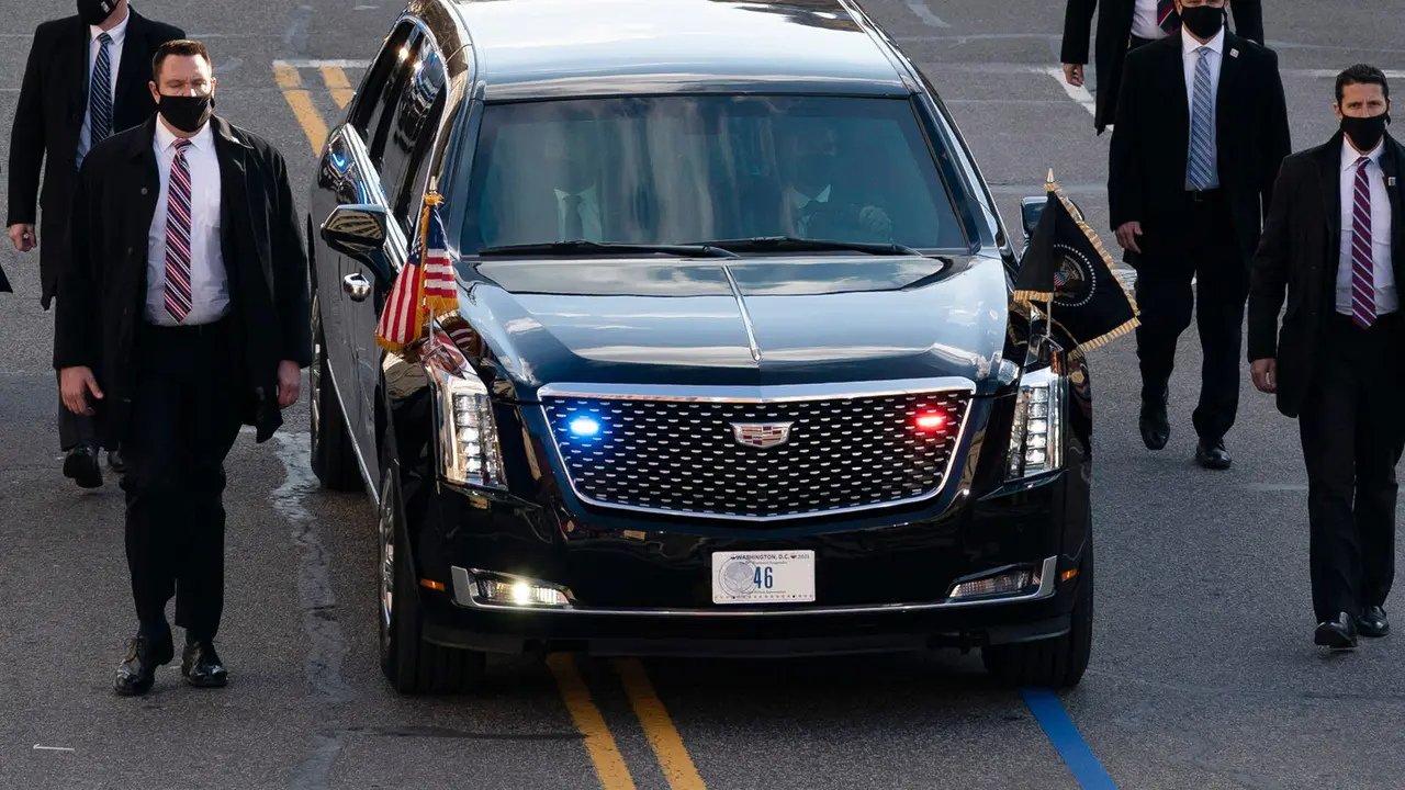 Mobil Dinas Presiden Joe Biden Vertikal