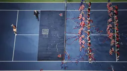 Petenis AS, Sloane Stephens merayakan kemenangan meraih trofi AS Terbuka 2017 di Arthur Ashe Stadium, New York, (9/9/2017). Stephens menang atas Madison Keys 6-3, 6-0. (AP/Julie Jacobson)