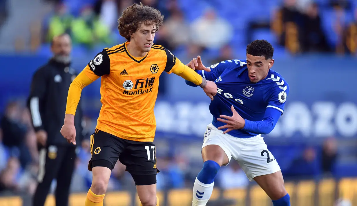 Fabio Silva. Striker Portugal berusia 19 tahun ini dilepas FC Porto ke Wolverhampton Wanderers pada awal musim 2020/2021 dengan nilai 35 juta pound. Memasuki musim keduanya bersama Wolves, ia telah tampil 50 laga di semua ajang dengan torehan 4 gol dan 6 assist. (AFP/Pool/Peter Powell)