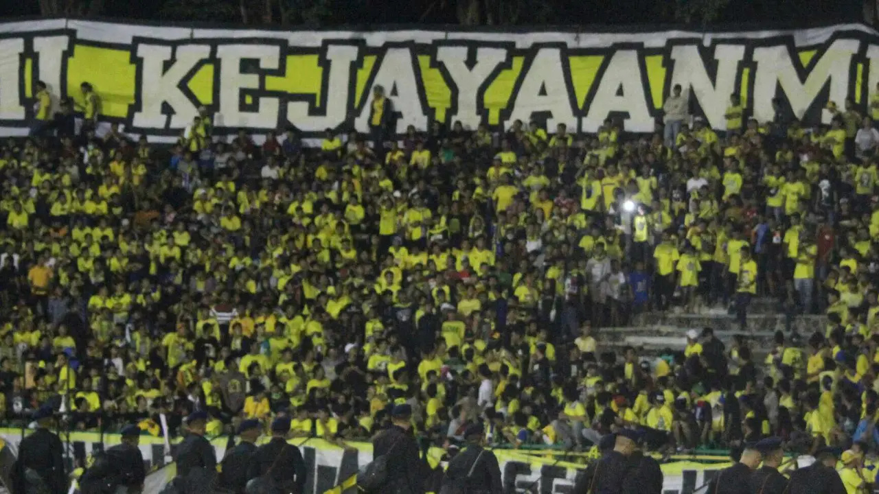 Pendukung Persegres Gresik United (Liputan6.com / Dimas Angga P)