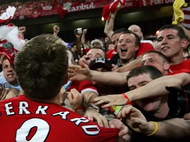 Steven Gerrard akan melakoni laga terakhirnya bersama Liverpool kala menjamu Crystal Palace dalam lanjutan Liga Premier Inggris di Stadion Anfield. Sabtu (16/5). (AFP PHOTO/TARIK TINAZAY)