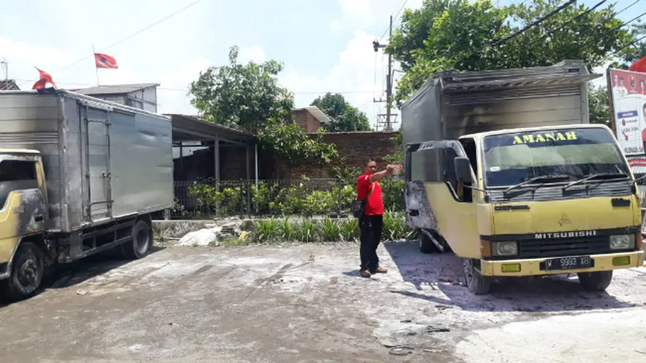 Merembet ke Sidoarjo, Dua Truk Juga Terbakar Secara Misterius