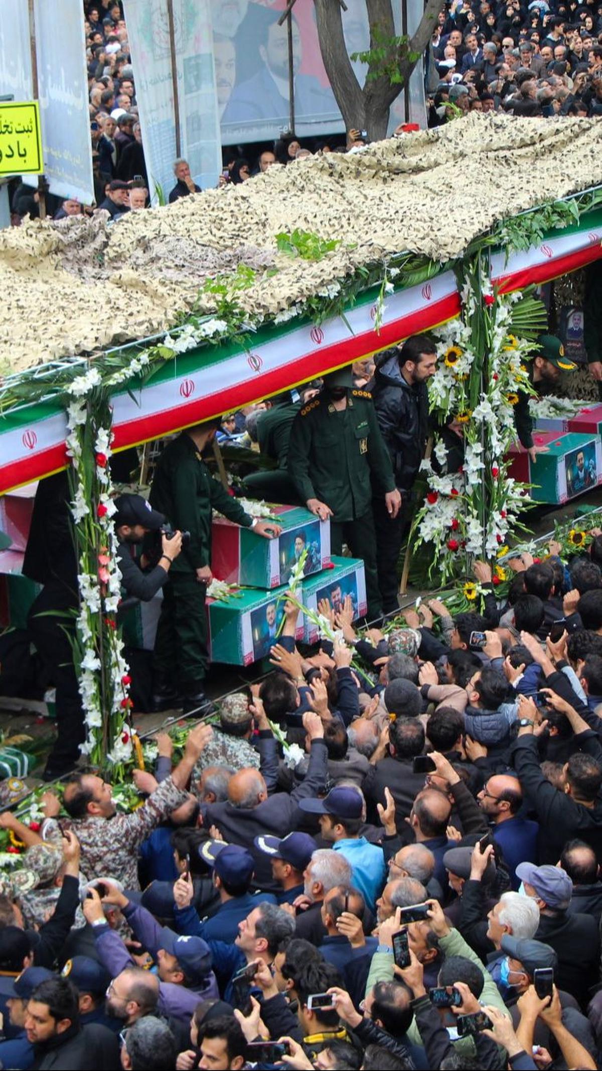 Presiden Iran Ebrahim Raisi bersama tujuh pendampingnya, termasuk Menteri Luar Negeri Hossein Amir-Abdollahian, meninggal dunia dalam insiden helikopter jatuh di kawasan pegunungan&nbsp;Varzaghan, Iran.&nbsp;Foto: Ata Dadashi/MOJ News Agency/AFP