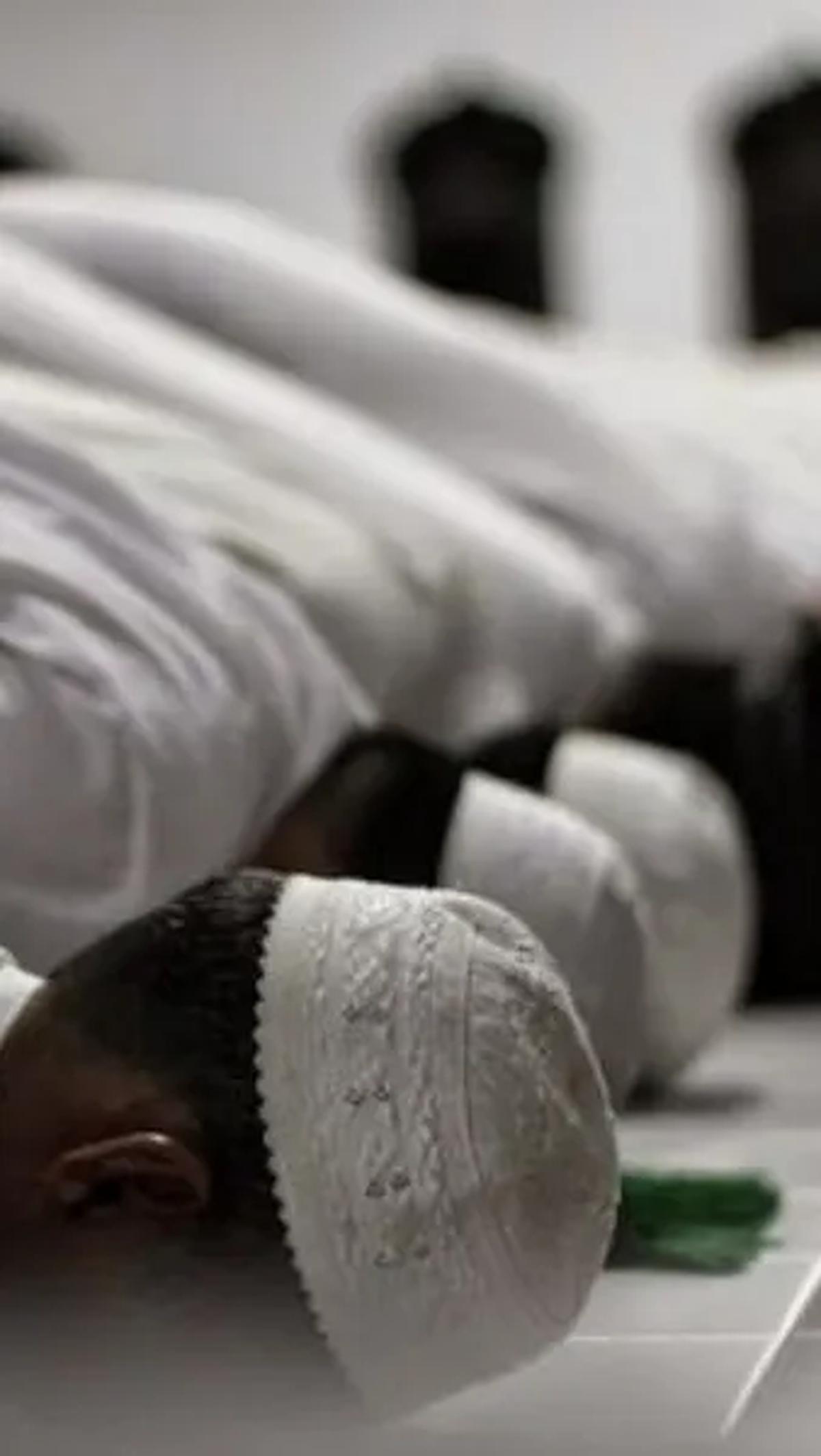 Salat Tarawih untuk lebih mendekatkan diri kepada Allah SWT