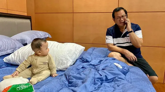 6 Momen Seskab Pramono Anung Momong Cucu, Bikin Gemas