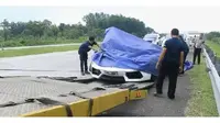 Sebuah Lamborghini yang terlibat kecelakaan di Tol Cipali (NTMC Polri)