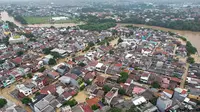 Foto selebaran yang diambil dan dirilis pada Selasa 4 Maret 2025 oleh Badan Nasional Penanggulangan Bencana (BNPB) ini menunjukkan gedung-gedung yang terendam banjir di Bekasi, Jawa Barat. (Foto oleh Handout/Badan Nasional Penanggulangan Bencana/AFP)