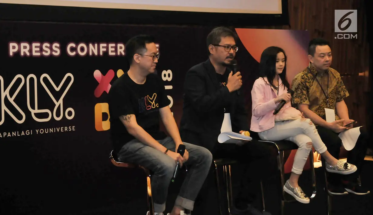 CEO Kapanlagi Youniverse (KLY) Steve Christian (kedua kiri) memberi keterangan saat menggelar konferensi pers di sela XYZ Day 2018 di The Hall, Senayan City, Jakarta, Rabu (25/4). (Merdeka.com/Iqbal S Nugroho)