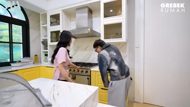 Kompor satu miliar Sarwendah (YouTube/AH)