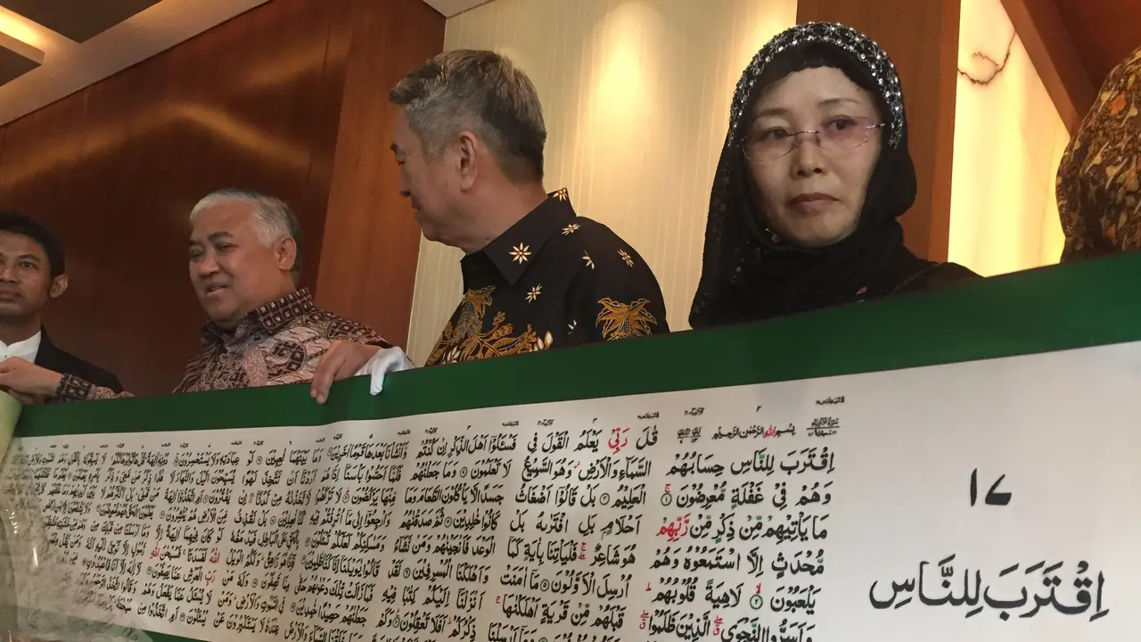 Indonesia dapat Hadiah Alquran Sulaman Tangan Asli dari Pemeluk Konghucu