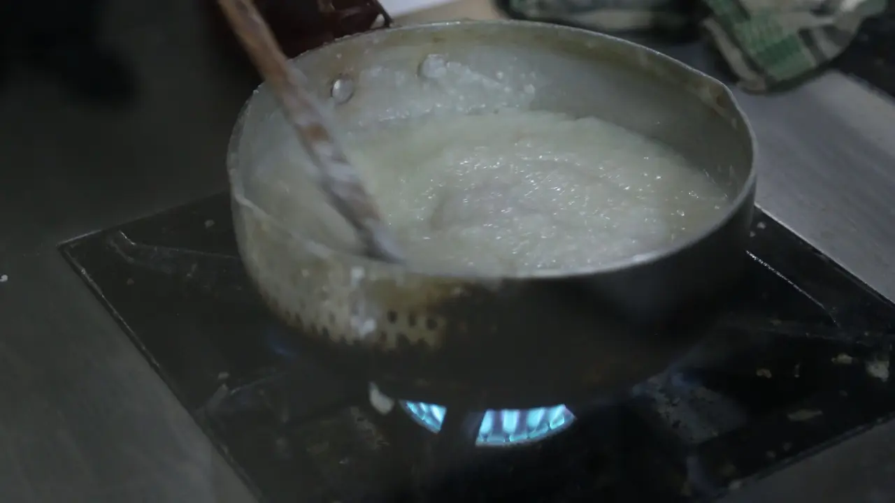 [Fimela] Wisata kuliner Legendaris Bubur ayam Kwang Tung