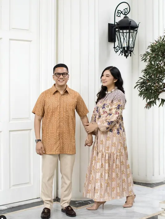 Arief Muhammad dan Tiara Pangestika punya gaya yang begitu manis untuk dilihat. Hapir di setiap kesempatan keduanya tampak begitu kompak. [Foto: Instagram/ Tiara Pangestika]