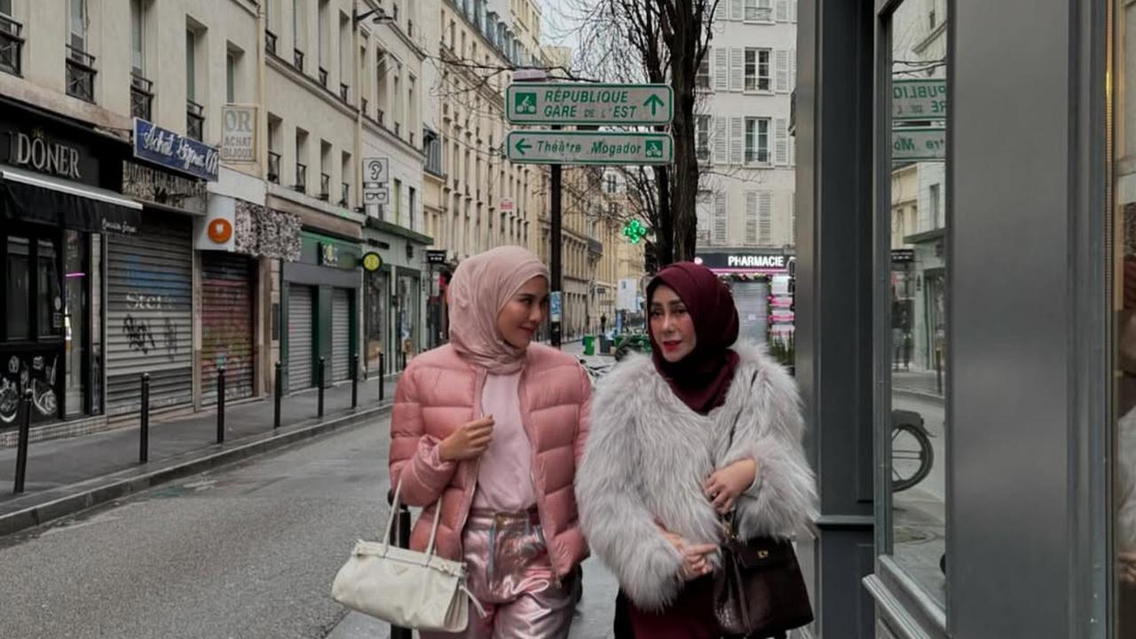Potret Cantik Syahnaz Liburan ke Paris, Tampil Gemas dengan Outfit Serba Pink